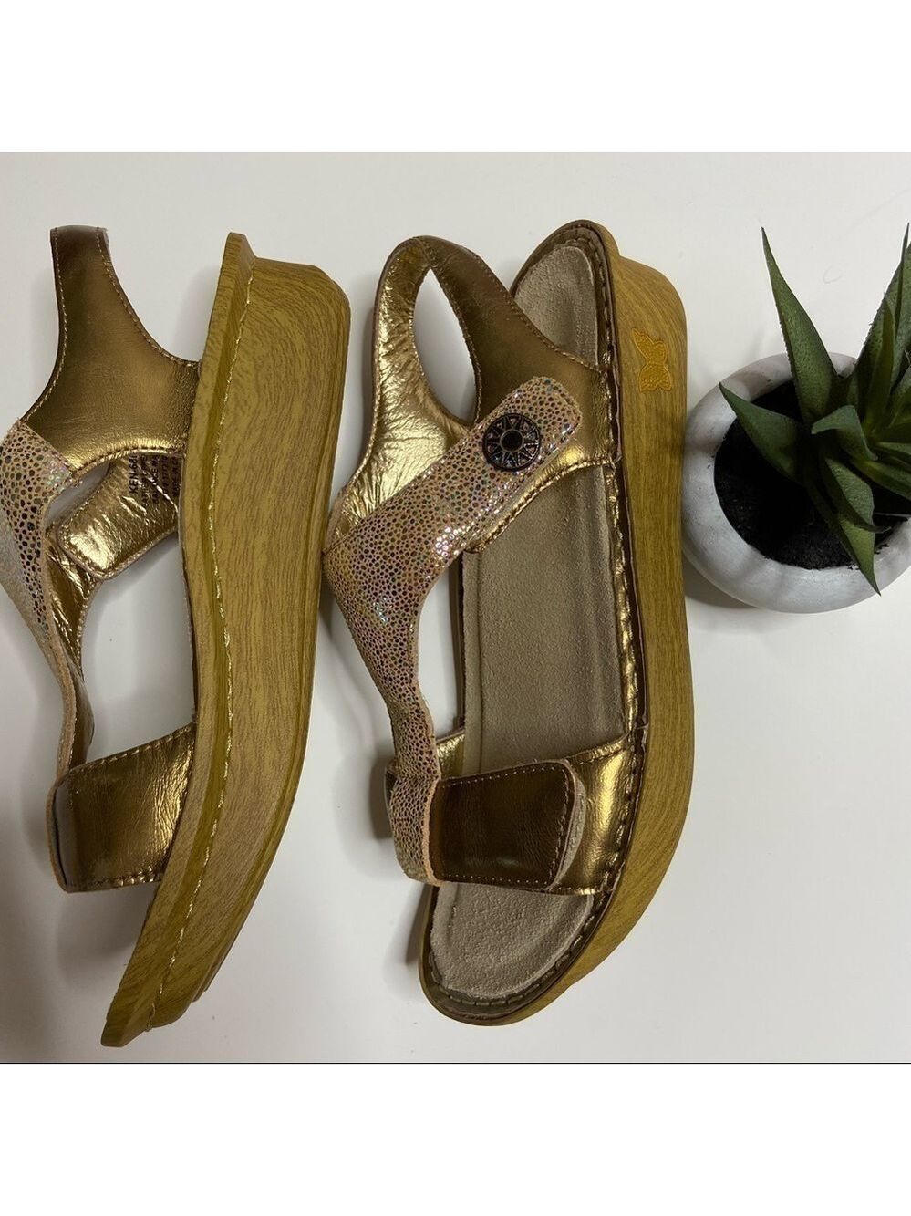 ALEGRIA - By Pg Lite Ken-680 T Strap Comfort Sandals Gold 9 ½ (40) - Picture 4 of 7